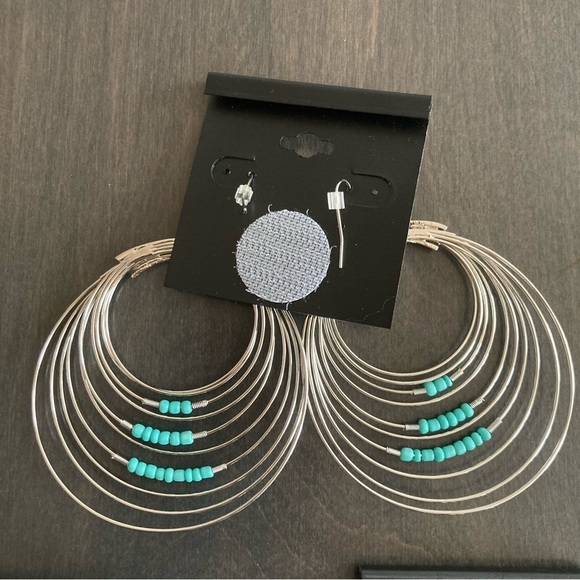 NWT Guess Bundle Set of Hoop and Dangle Earrings - Picture 9 of 10